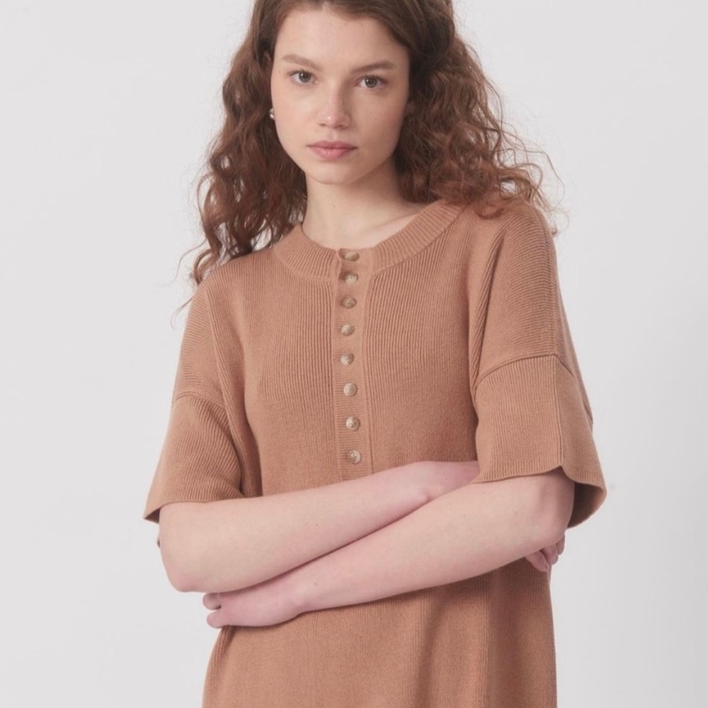 Relaxed Short-Sleeve Knit Dress in Tan